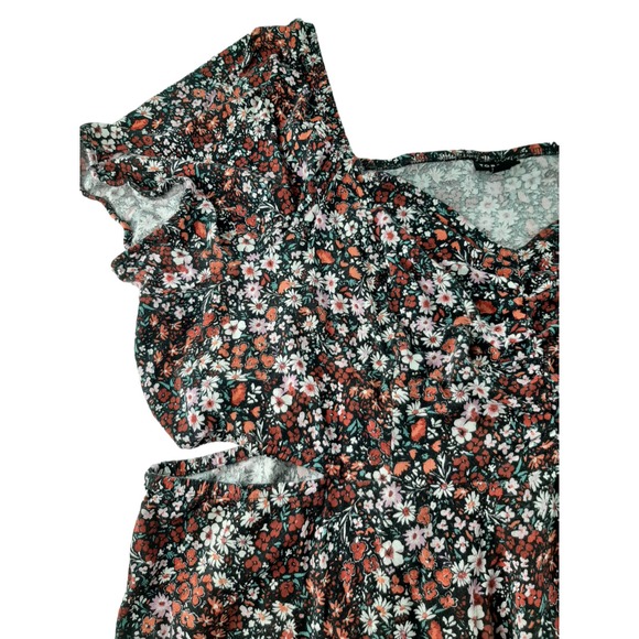 Torrid Women's Black Ditsy Floral Cutout Short Flutter Sleeve Babydoll Blouse 4X - Picture 2 of 7